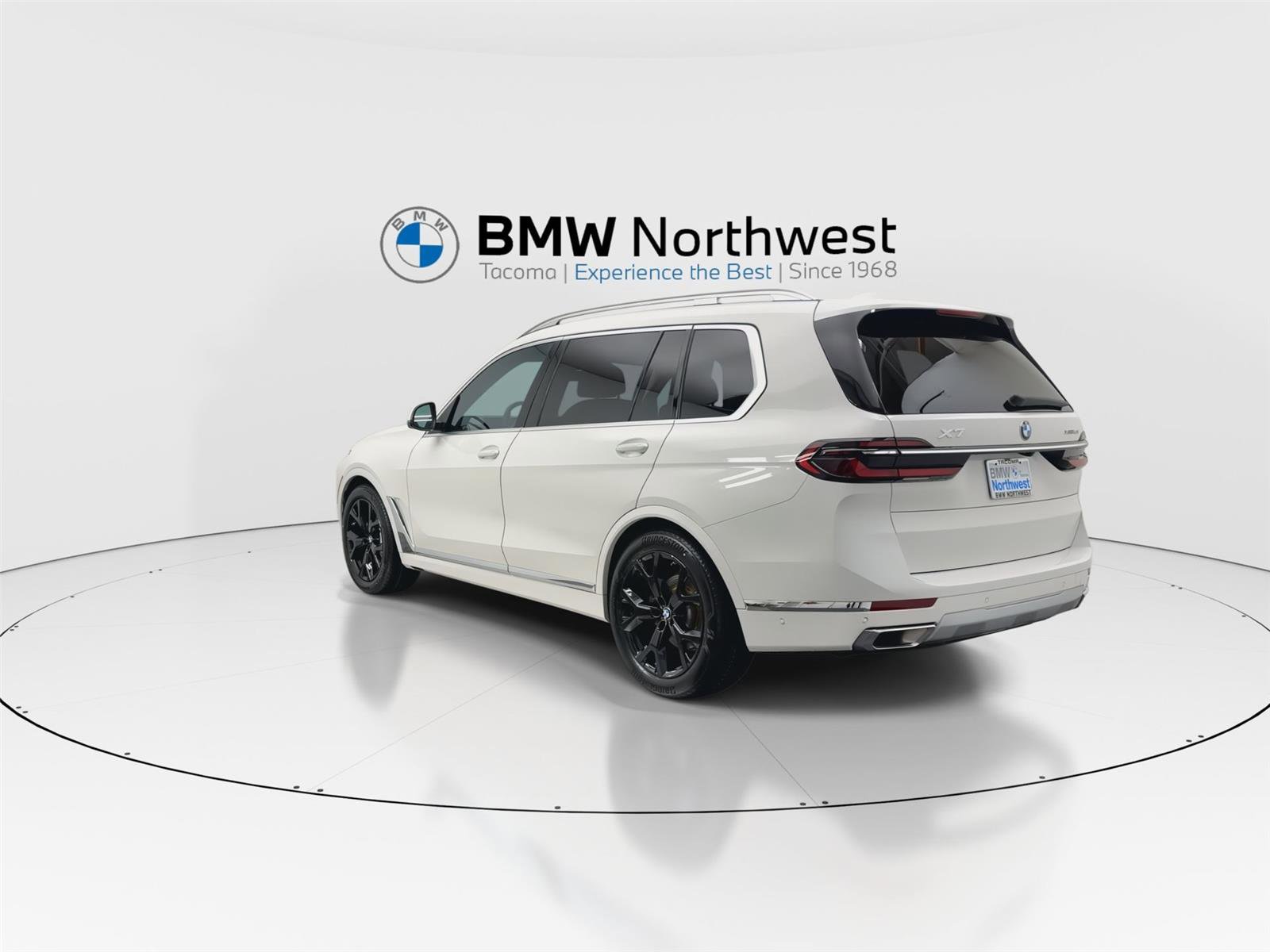 Used 2024 BMW X7 xDrive40i w/ Premium Package AWD/4WD image 12