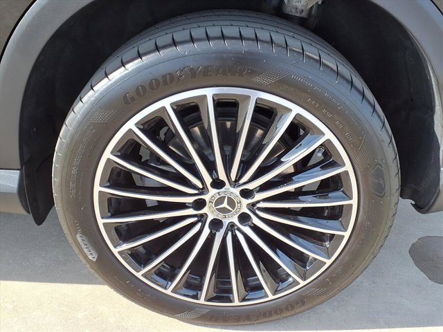 Used 2025 Mercedes-Benz GLC 300 image 23