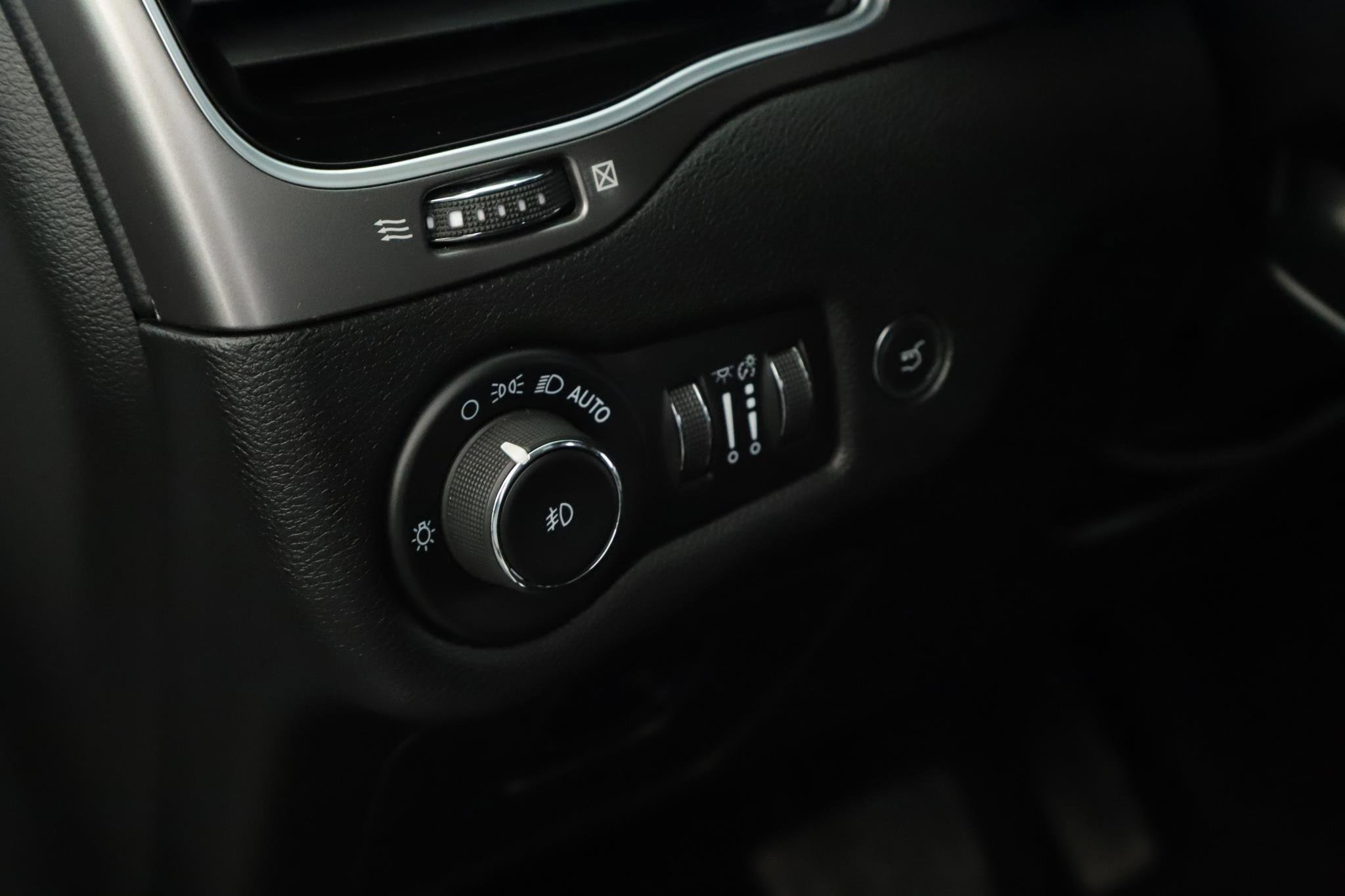 Used 2021 Jeep Cherokee Limited w/ Elite Package image 9