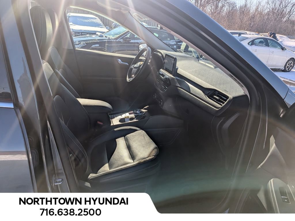 Used 2020 Ford Escape Titanium image 37