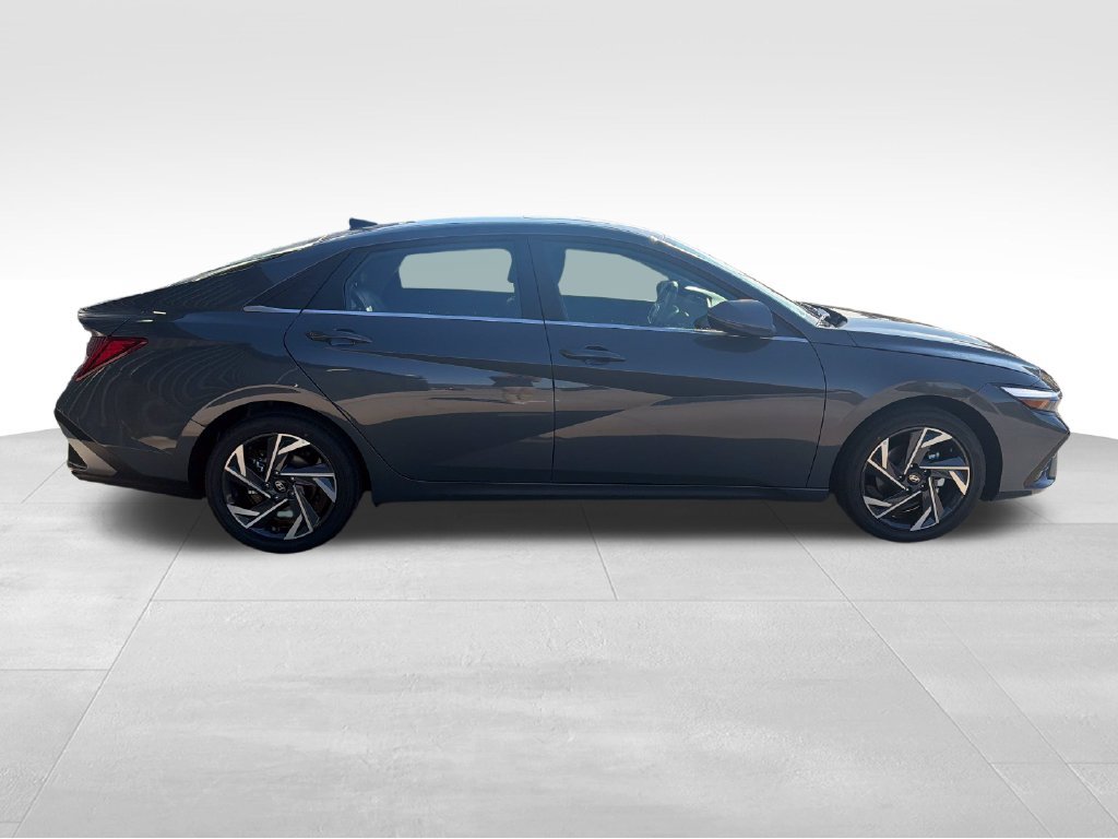 New 2026 Hyundai Elantra Limited FWD image 8