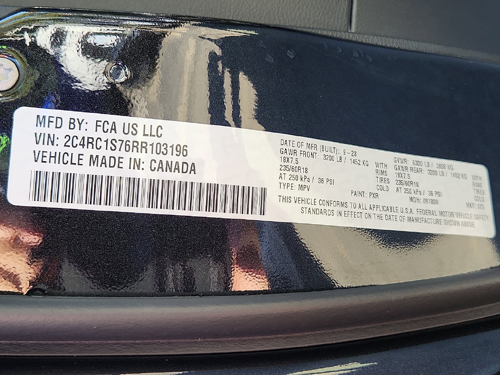 Used 2024 Chrysler Pacifica Premium FWD image 29
