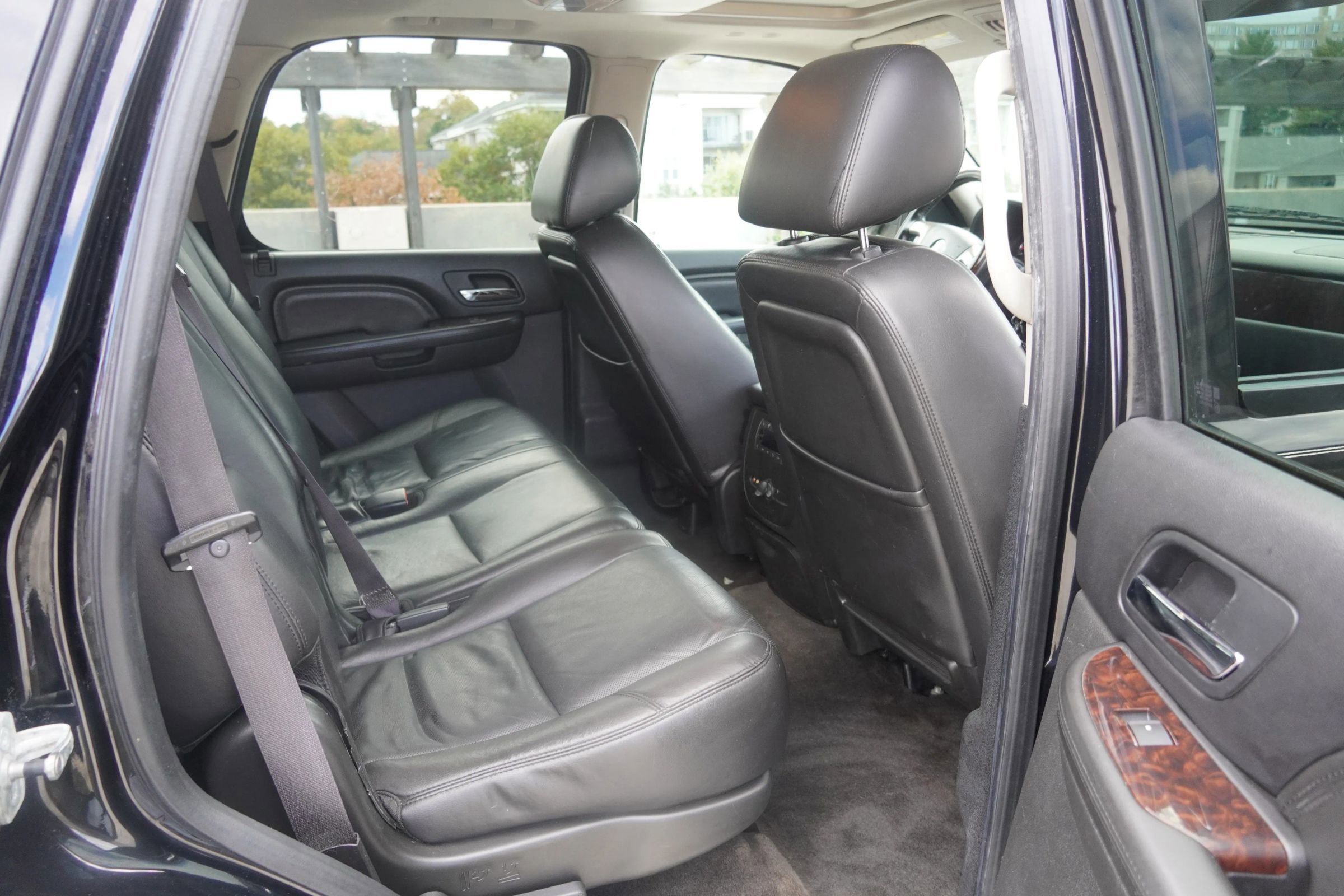 Used 2011 GMC Yukon Denali image 26