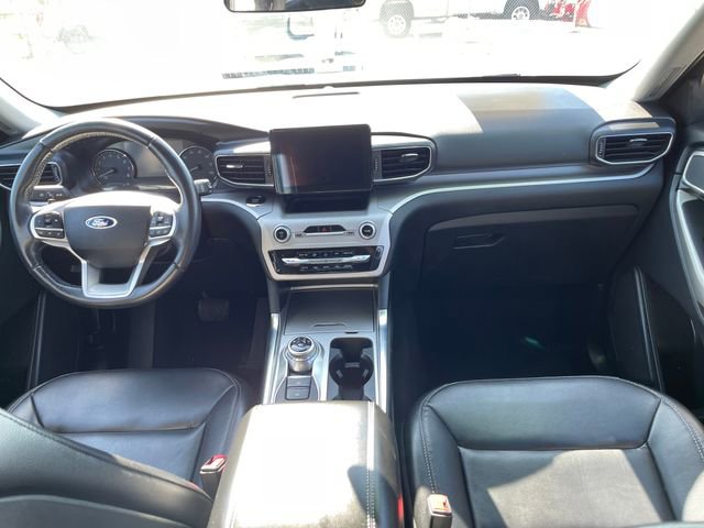 Used 2020 Ford Explorer XLT w/ Equipment Group 202A AWD/4WD image 35