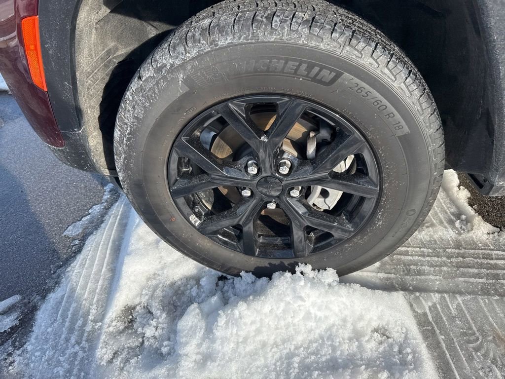 Used 2025 Jeep Grand Cherokee Altitude image 11