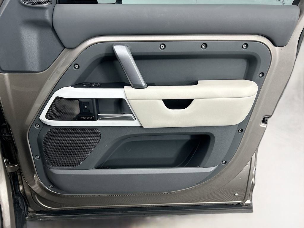 Used 2023 Land Rover Defender 110 X-Dynamic SE image 24