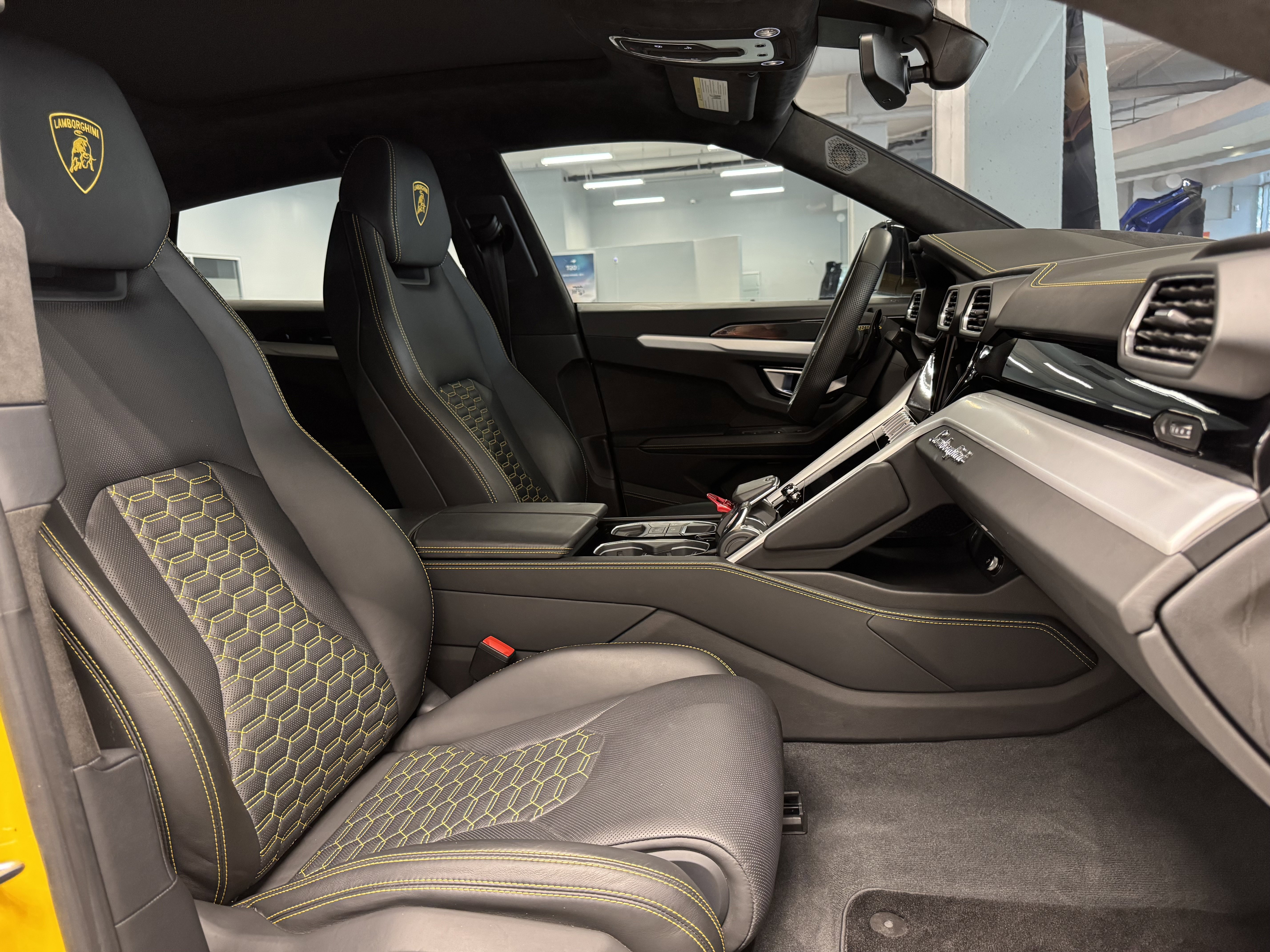 Used 2020 Lamborghini Urus image 12