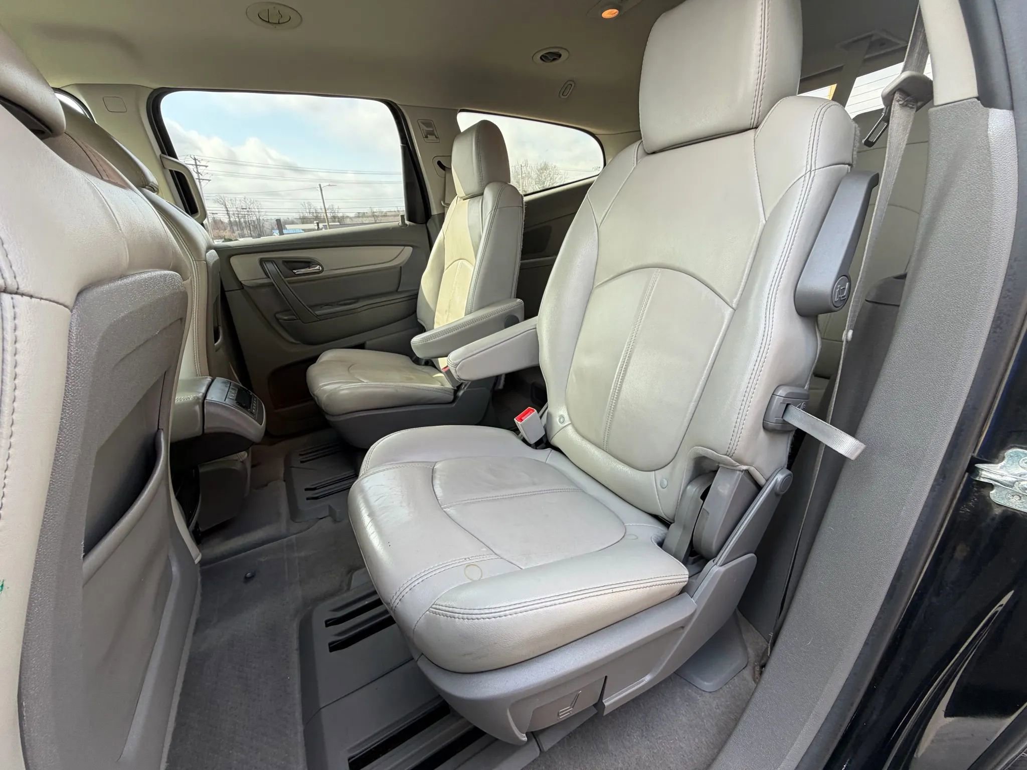 Used 2017 Chevrolet Traverse LT image 13