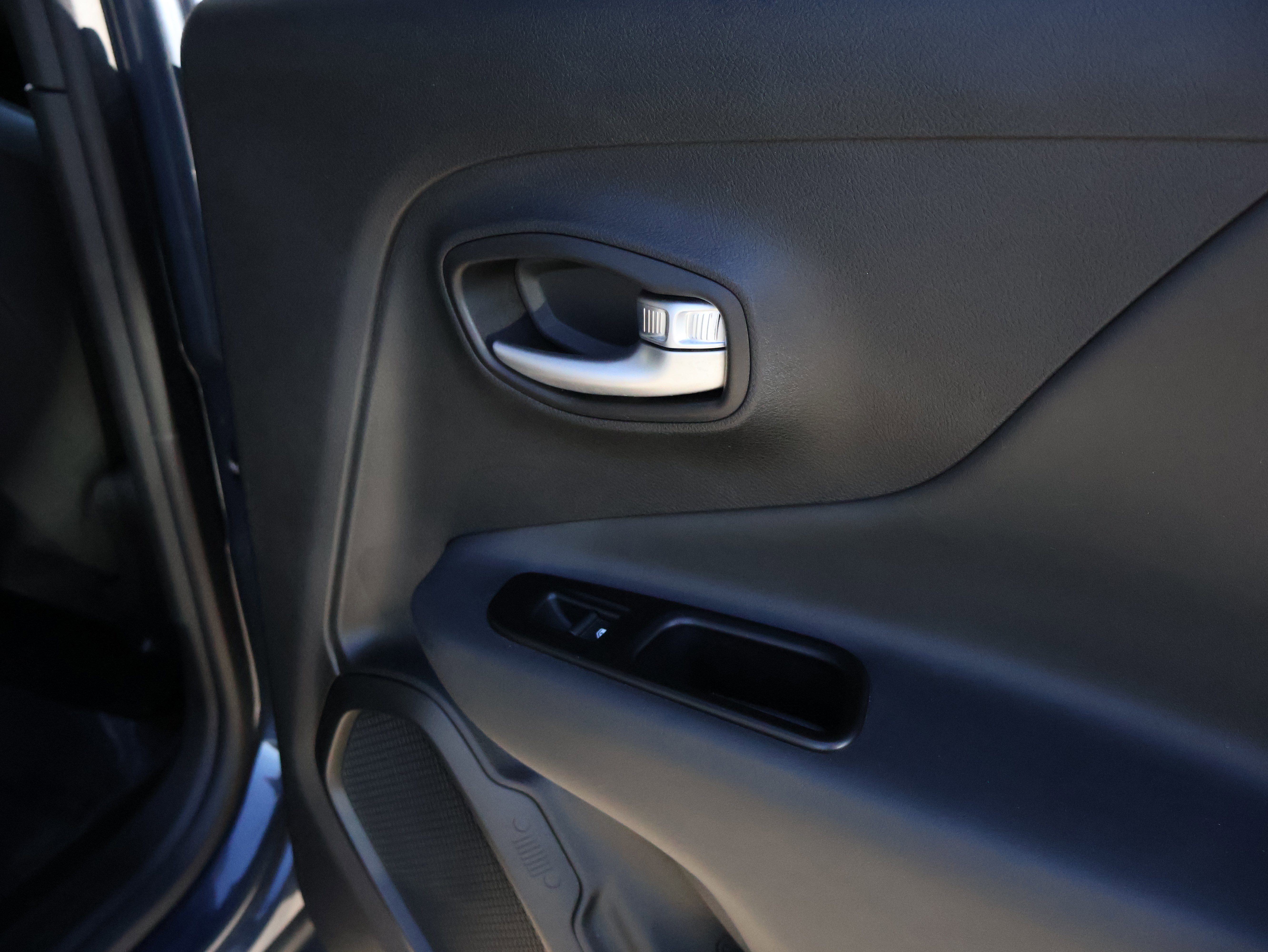 Used 2022 Jeep Renegade Trailhawk image 17