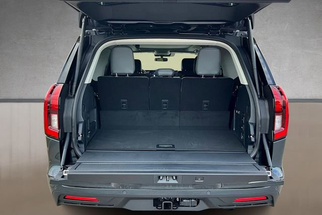 New 2025 Ford Expedition Active image 4