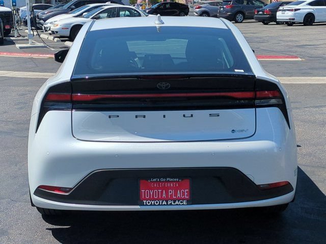 Used 2024 Toyota Prius LE FWD image 9