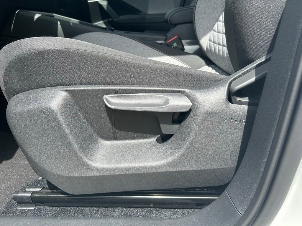 Used 2025 Volkswagen Tiguan S image 47