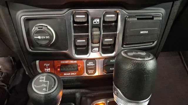 Used 2024 Jeep Wrangler Unlimited Rubicon AWD/4WD image 32