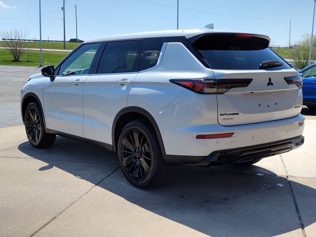 New 2026 Mitsubishi Outlander LE AWD/4WD image 18