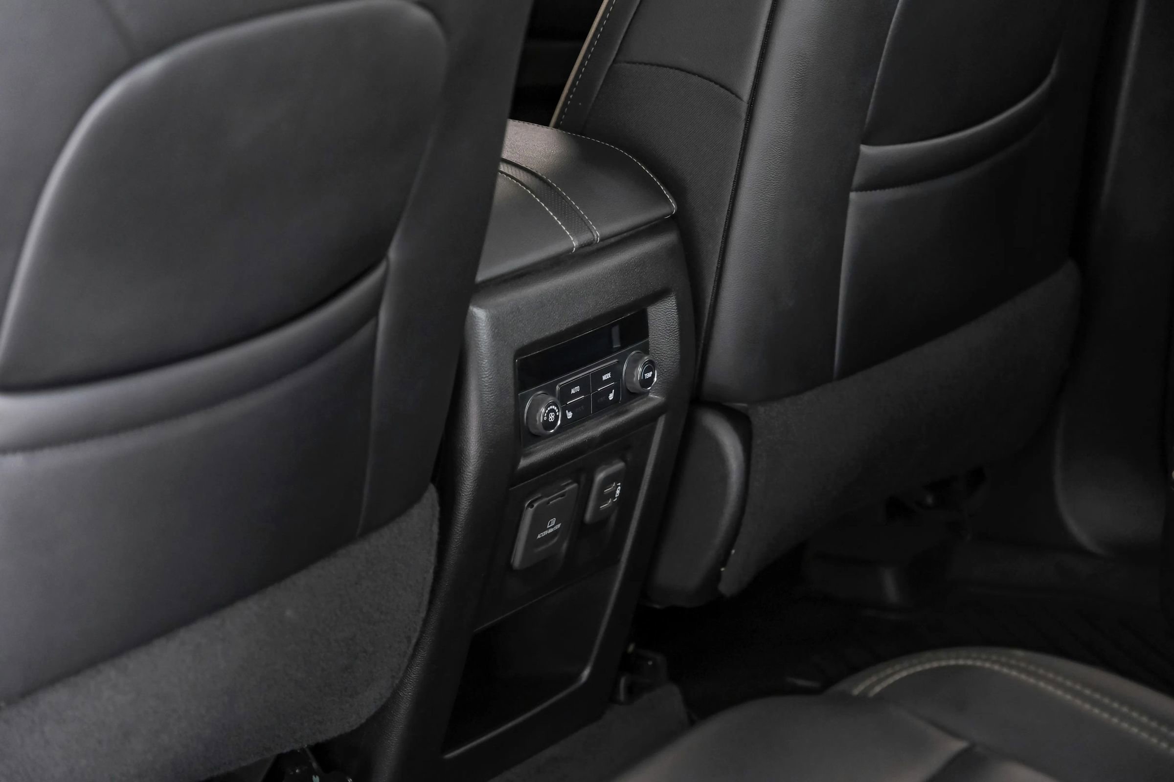 Used 2022 Chevrolet Traverse Premier w/ Redline Edition FWD image 46