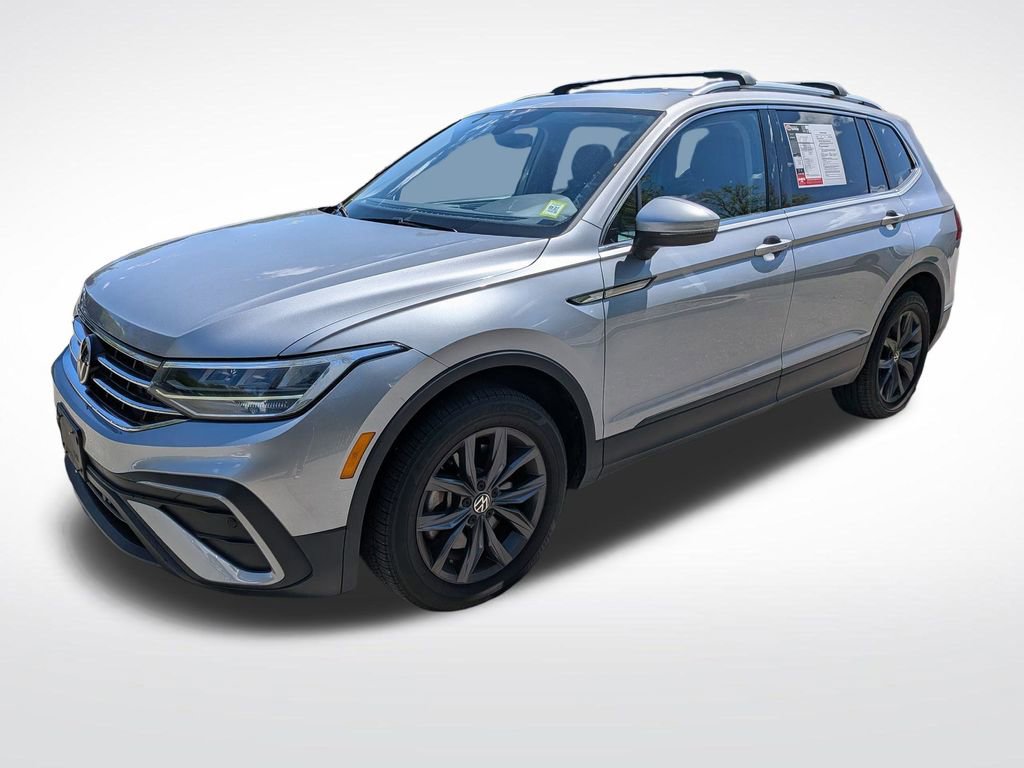Used 2024 Volkswagen Tiguan SE w/ Panoramic Sunroof Package AWD/4WD image 8