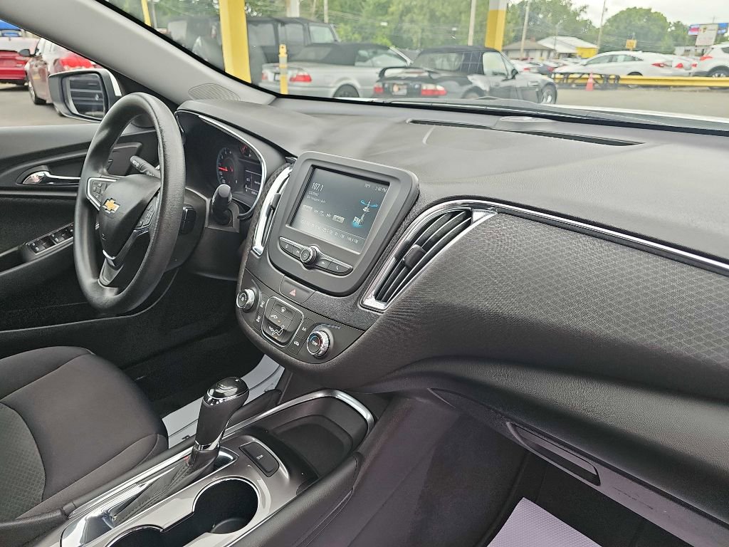 Used 2017 Chevrolet Malibu LT image 66