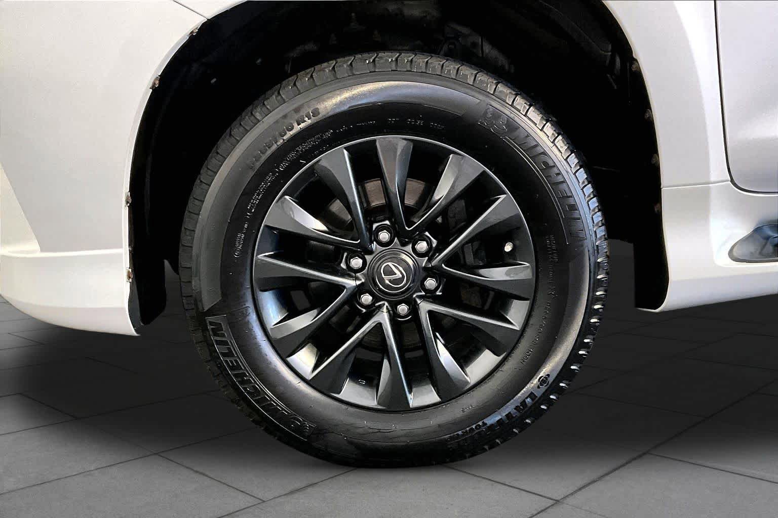 Used 2023 Lexus GX 460 Premium w/ Premium Package AWD/4WD image 11