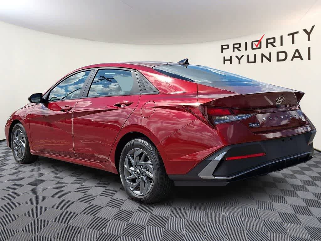 Used 2024 Hyundai Elantra SEL FWD image 6