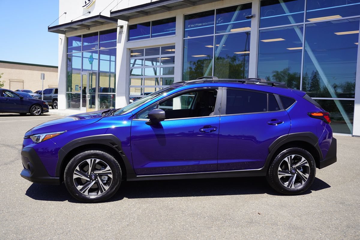 Used 2025 Subaru Crosstrek 2.5i Premium AWD/4WD image 3