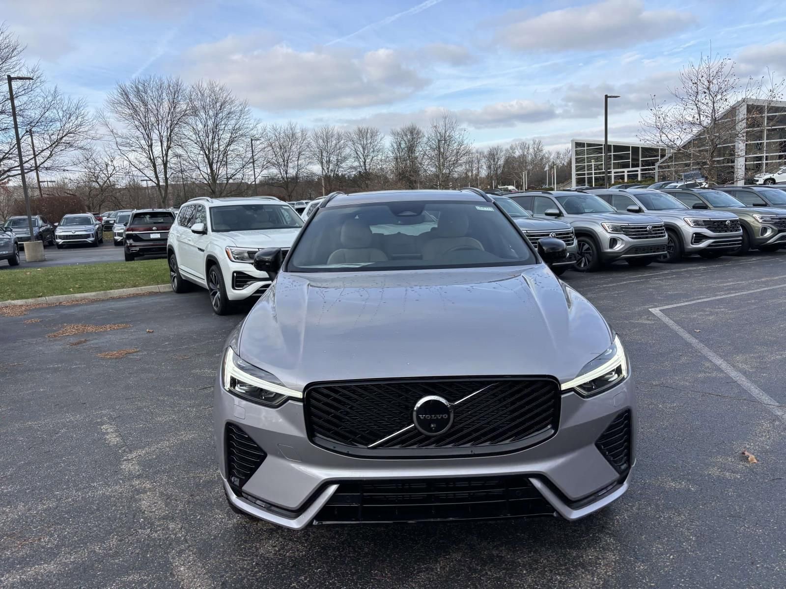 New 2026 Volvo XC60 B5 Plus w/ Protection Package Premier AWD/4WD image 2