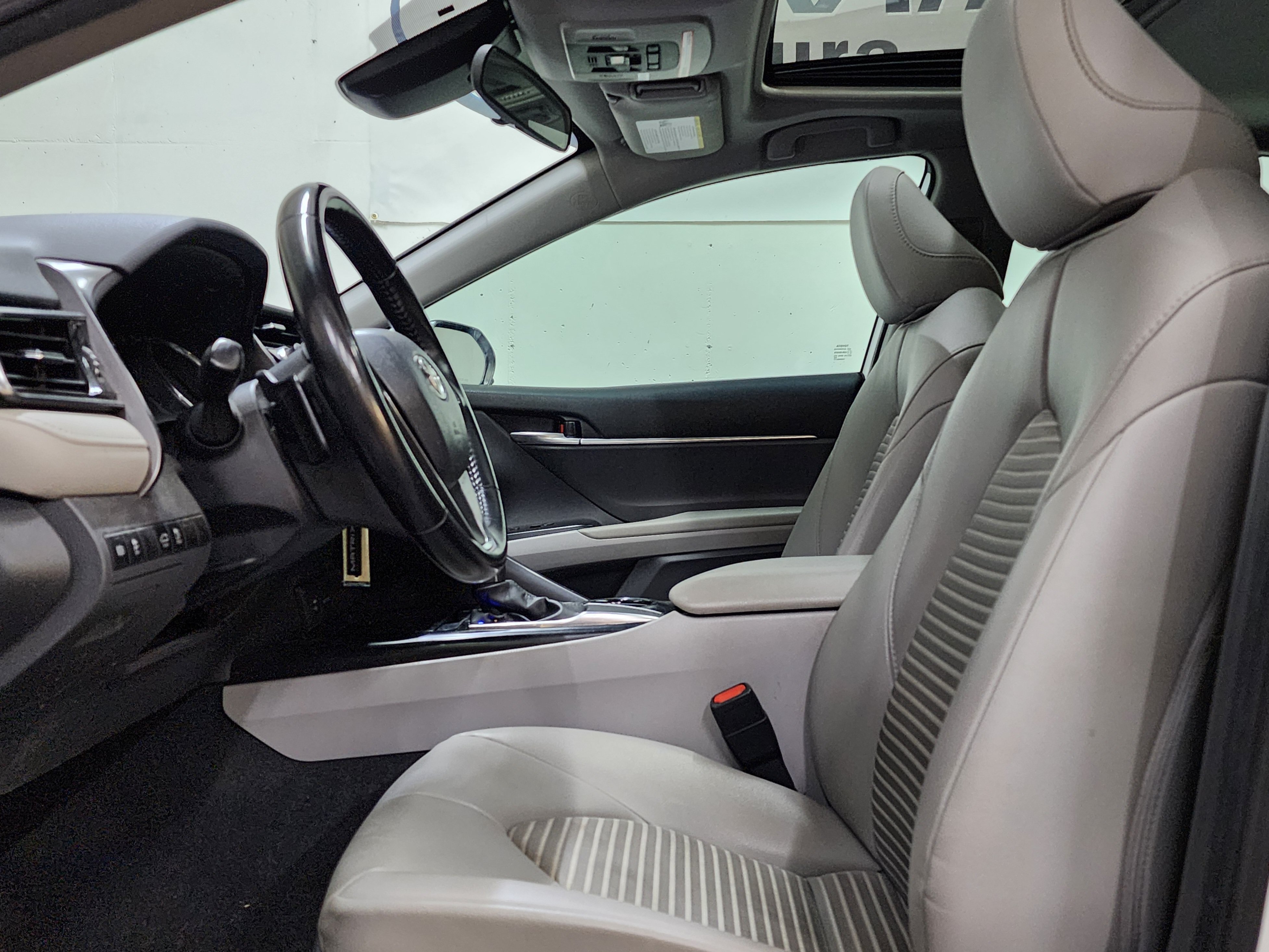 Used 2019 Toyota Camry SE FWD image 10
