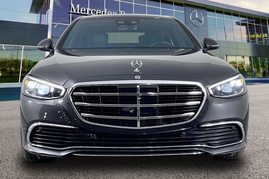 Used 2023 Mercedes-Benz S 580e 4MATIC Sedan image 3