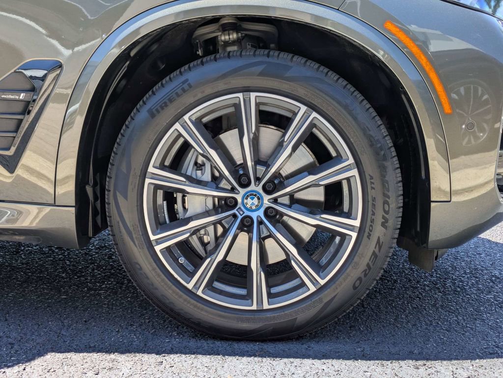 Used 2024 BMW X5 xDrive50e w/ M Sport Package AWD/4WD image 11