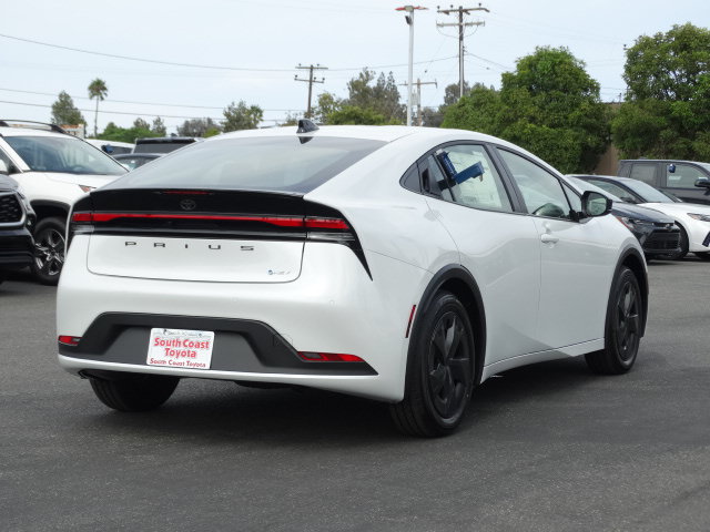 New 2026 Toyota Prius LE FWD image 5
