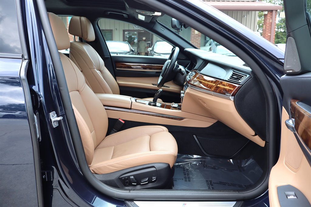 Used 2015 BMW 750Li RWD image 17