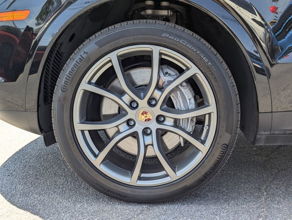 Used 2023 Porsche Cayenne Platinum Edition image 8