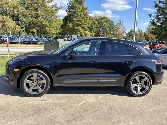 Used 2025 Porsche Macan AWD/4WD image 11