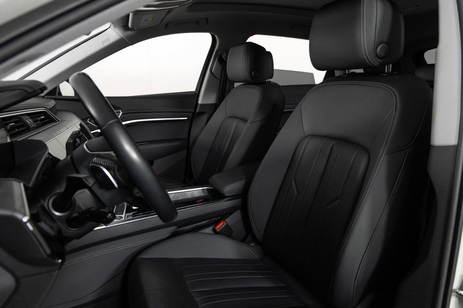 Used 2021 Audi e-tron Premium w/ Convenience Plus Package image 14