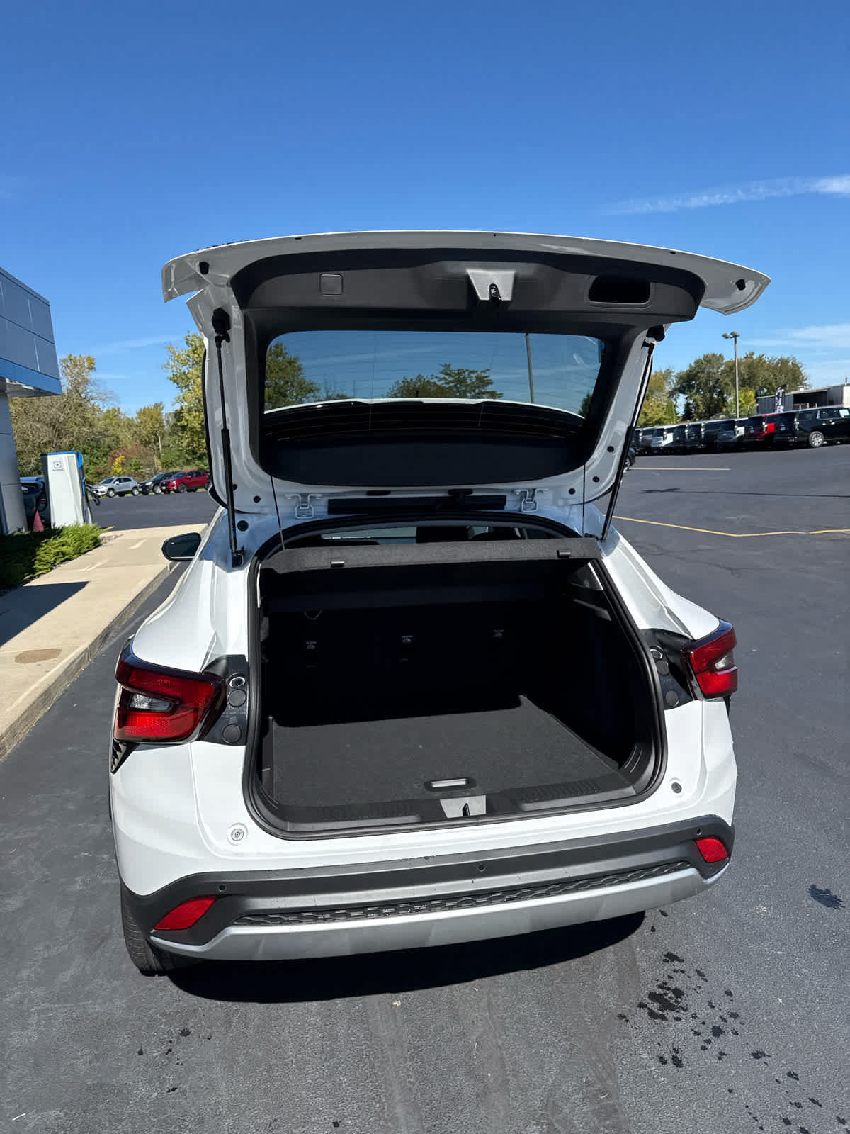New 2026 Chevrolet Trax LT w/ Driver Confidence Package FWD image 11