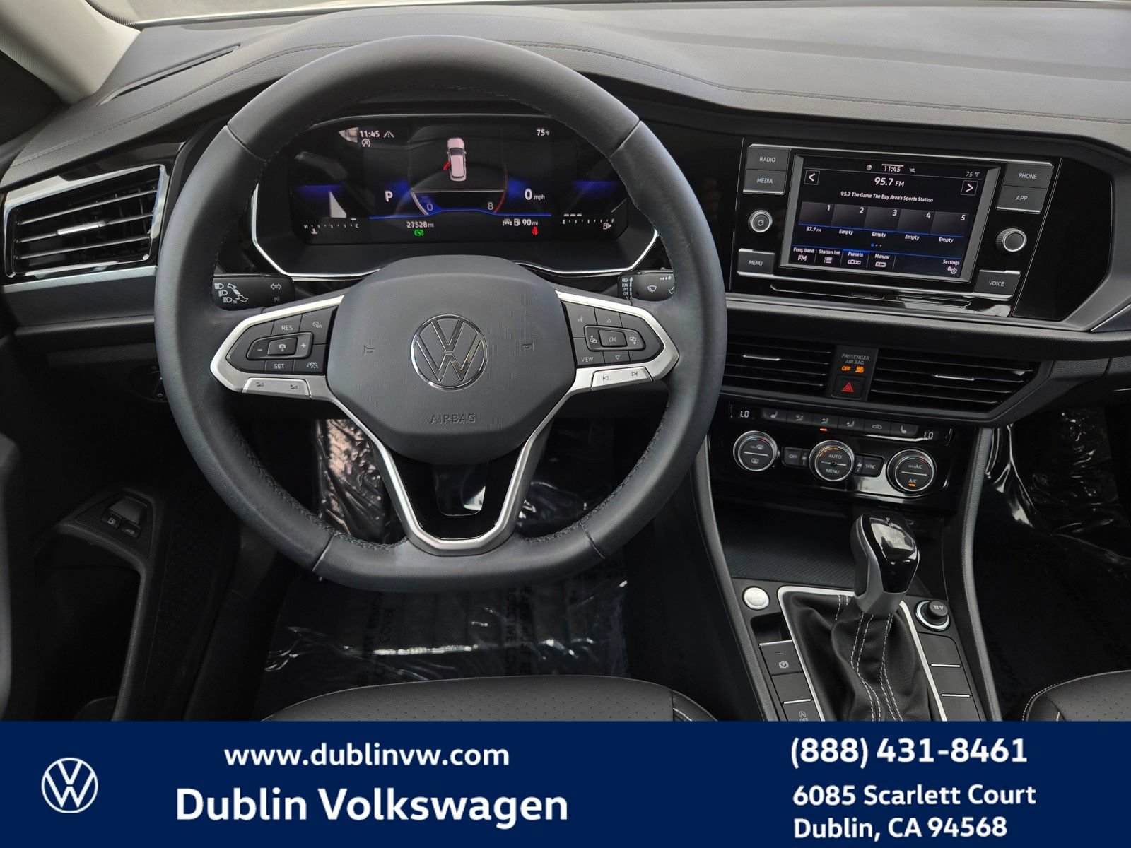 Certified 2023 Volkswagen Jetta SE w/ Panoramic Sunroof Package FWD image 13