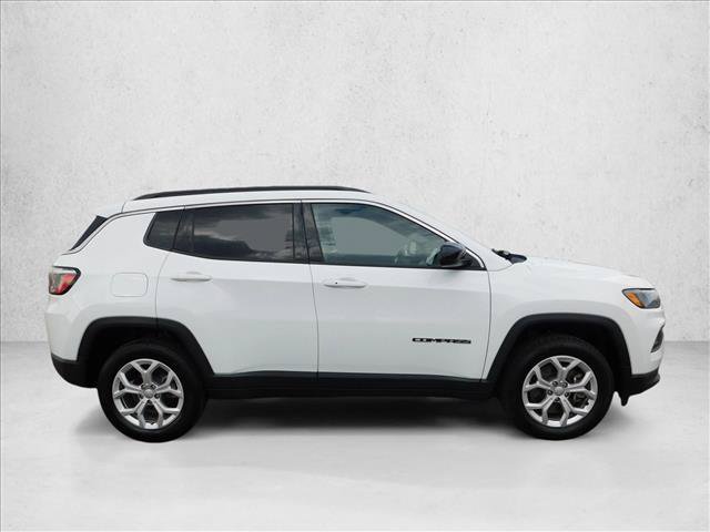 Used 2024 Jeep Compass Latitude AWD/4WD image 7