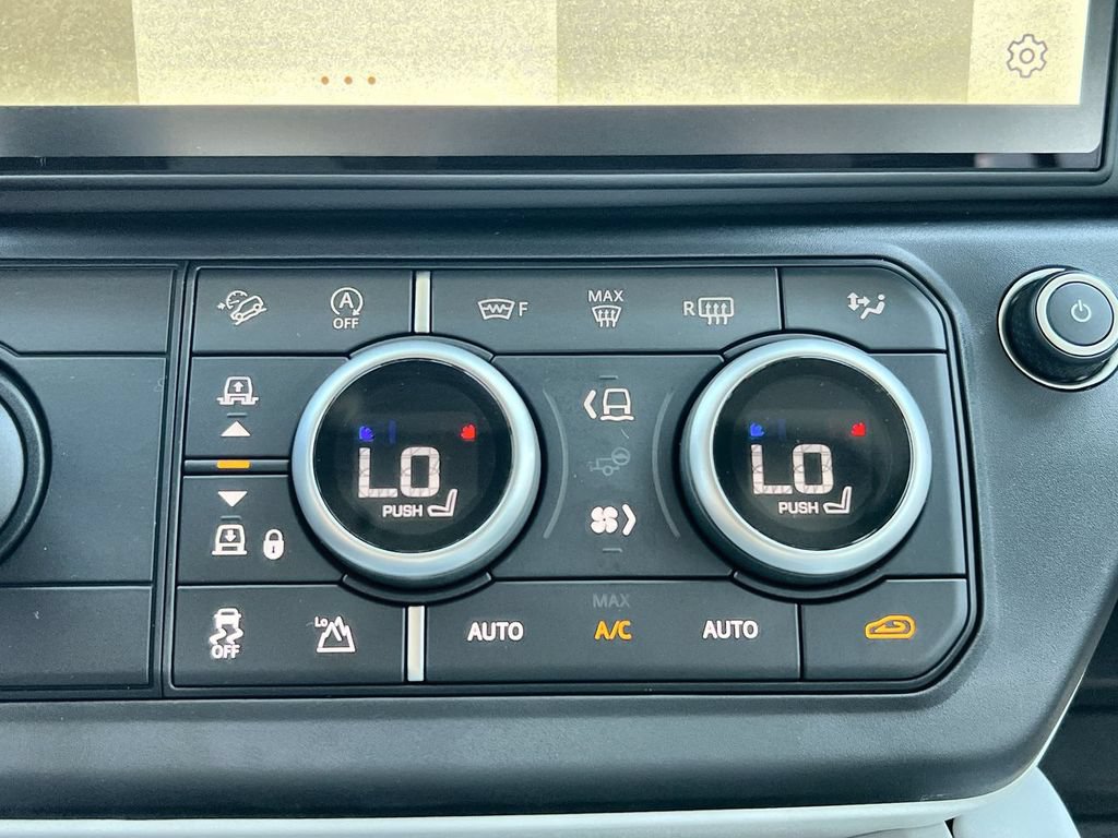 New 2026 Land Rover Defender 130 X-Dynamic SE AWD/4WD image 28