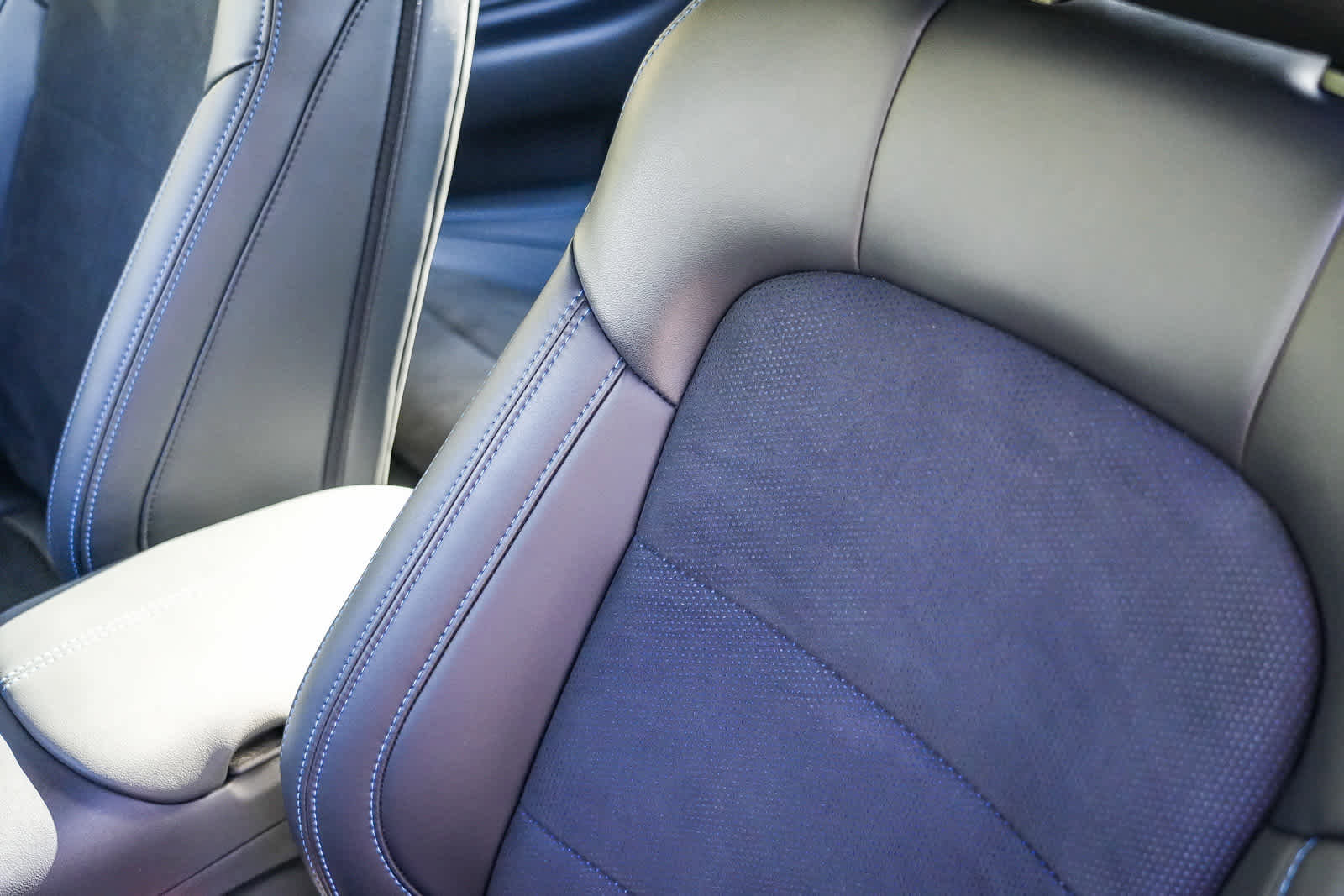 Used 2025 Ford Mustang Dark Horse image 25