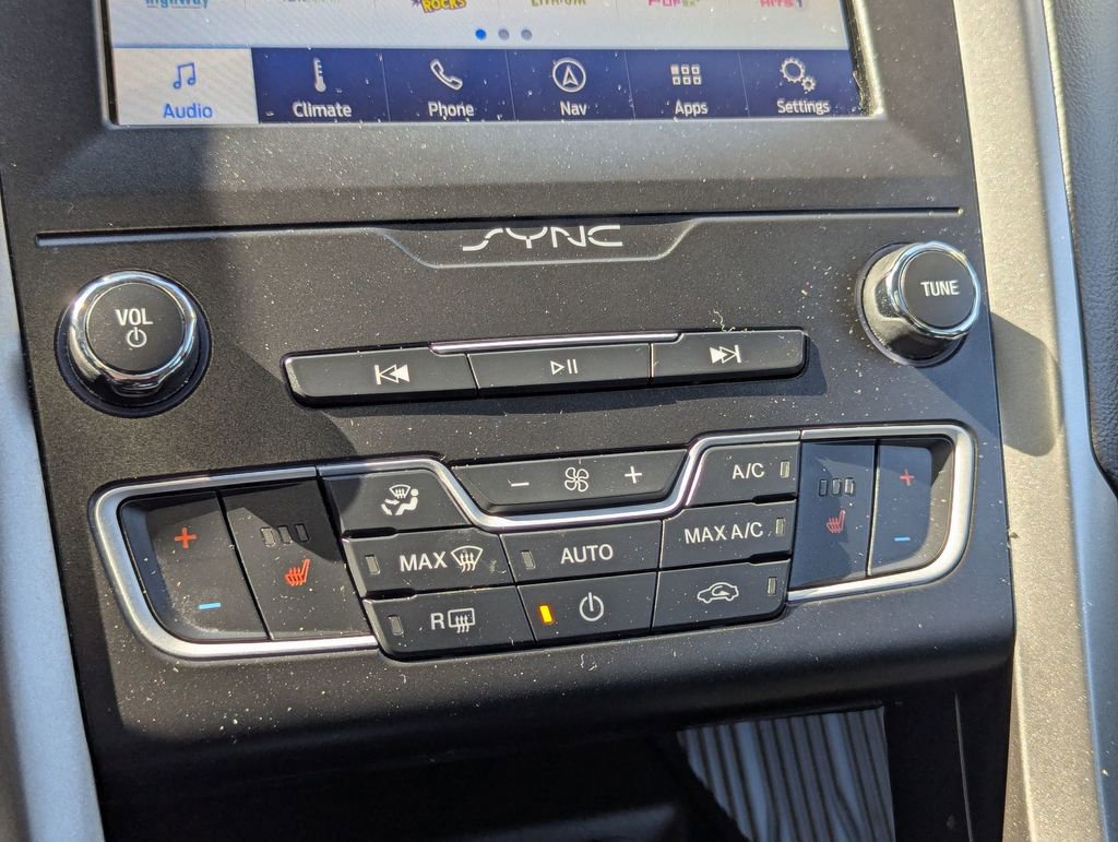 Used 2020 Ford Fusion SE image 19