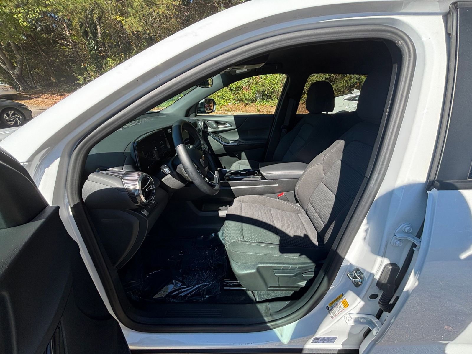 Used 2025 Chevrolet Equinox LT image 36