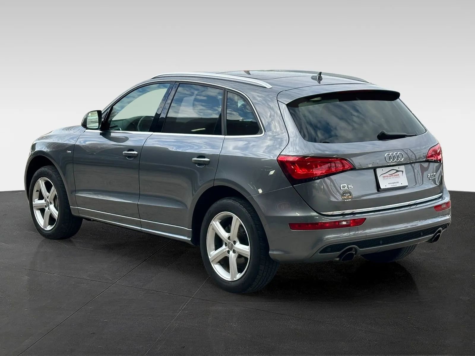 Used 2017 Audi Q5 2.0T Premium Plus w/ Technology Package AWD/4WD image 5