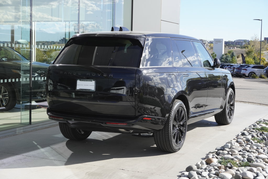 New 2027 Land Rover Range Rover Long Wheelbase SE AWD/4WD image 2