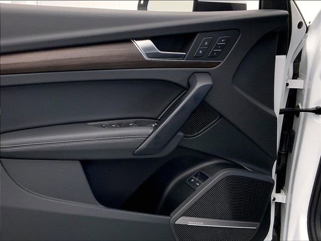 Used 2025 Audi Q5 e Premium Plus w/ Premium Plus Package image 26