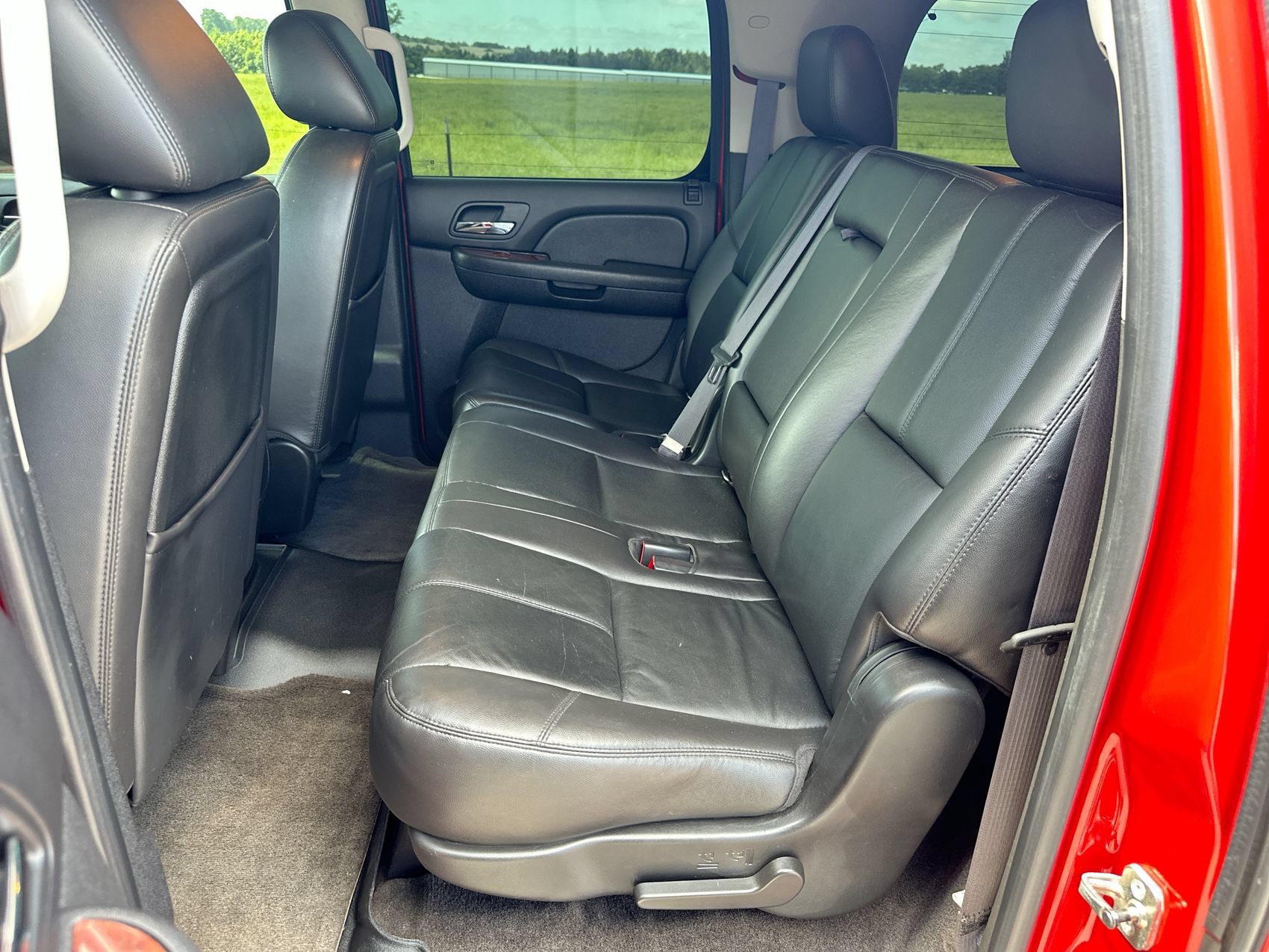 Used 2011 Chevrolet Suburban 2500 LT w/ Luxury Package AWD/4WD image 21