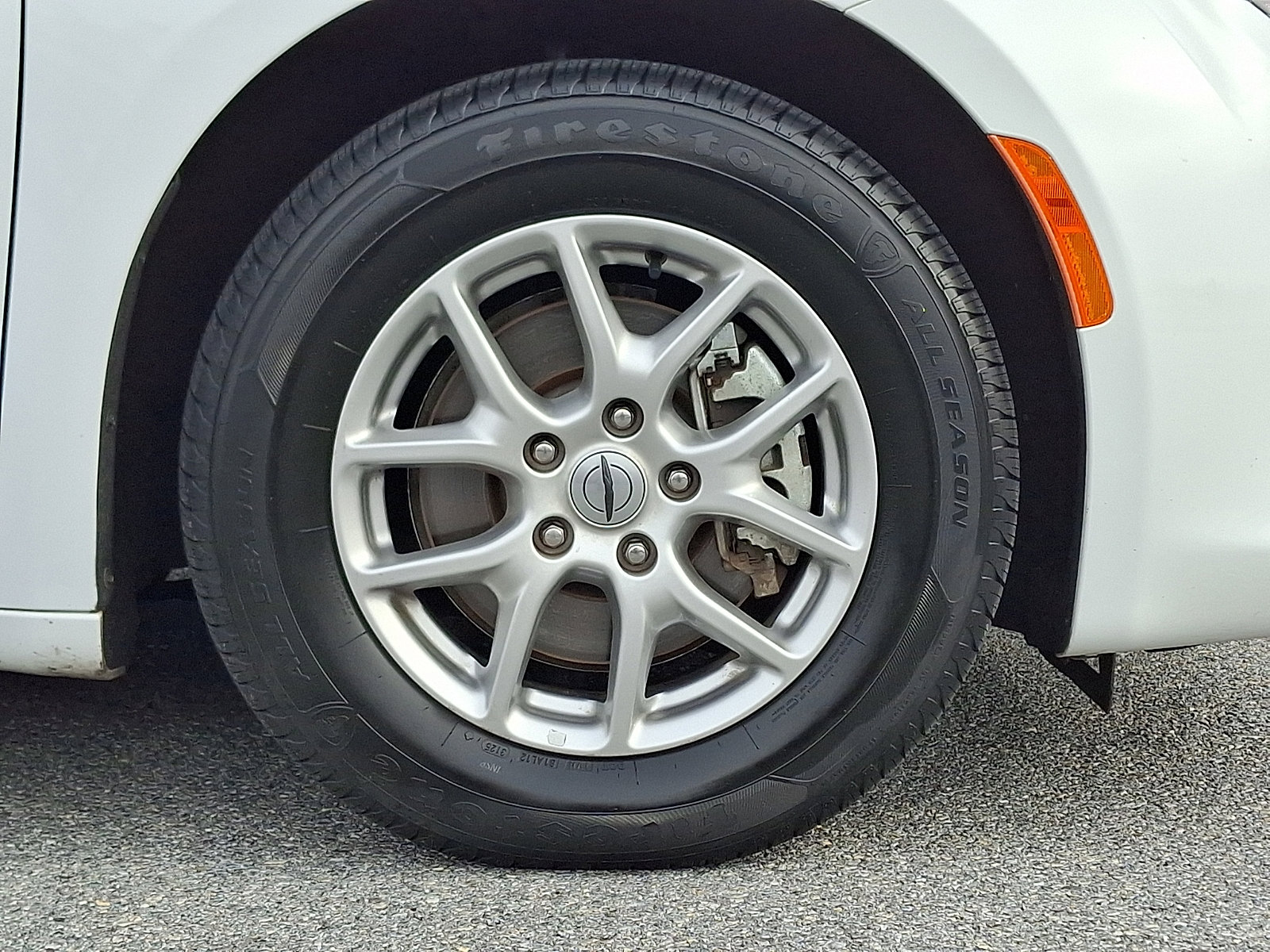 Used 2024 Chrysler Voyager LX image 8