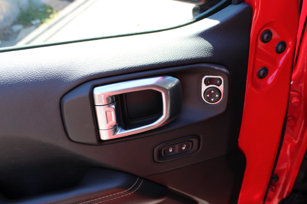 Used 2024 Jeep Wrangler Unlimited Sahara AWD/4WD image 12