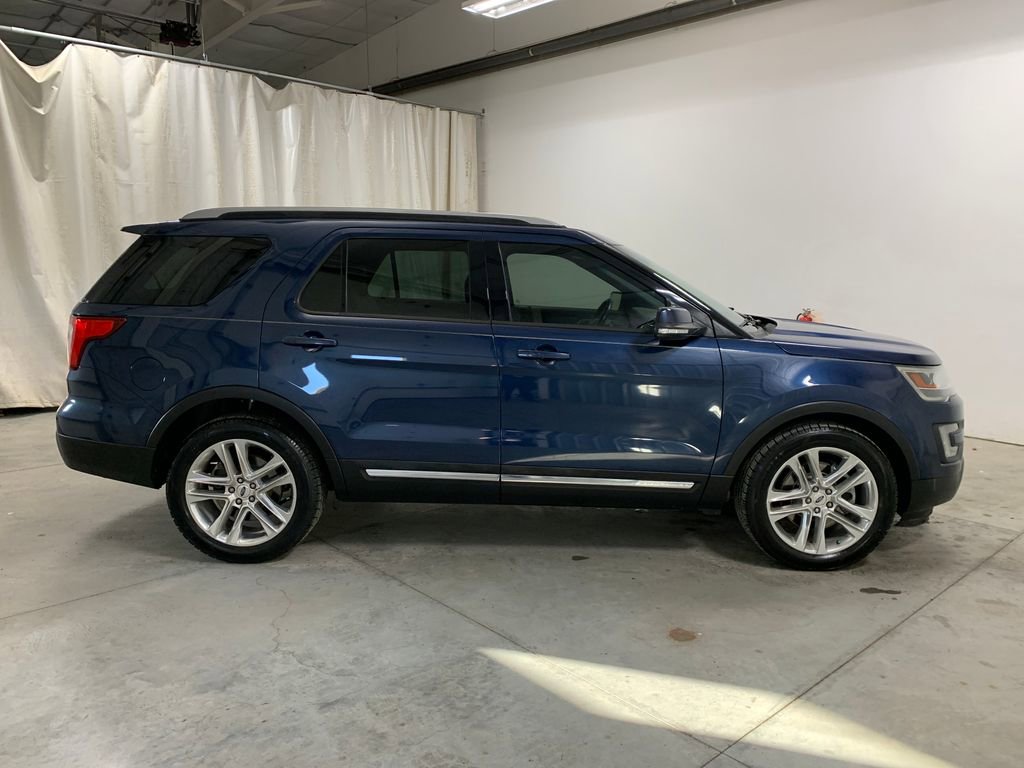 Used 2017 Ford Explorer XLT w/ Equipment Group 202A image 30