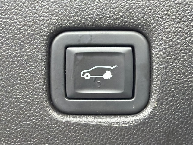 Used 2023 Chevrolet Blazer Premier w/ Enhanced Convenience Package FWD image 19