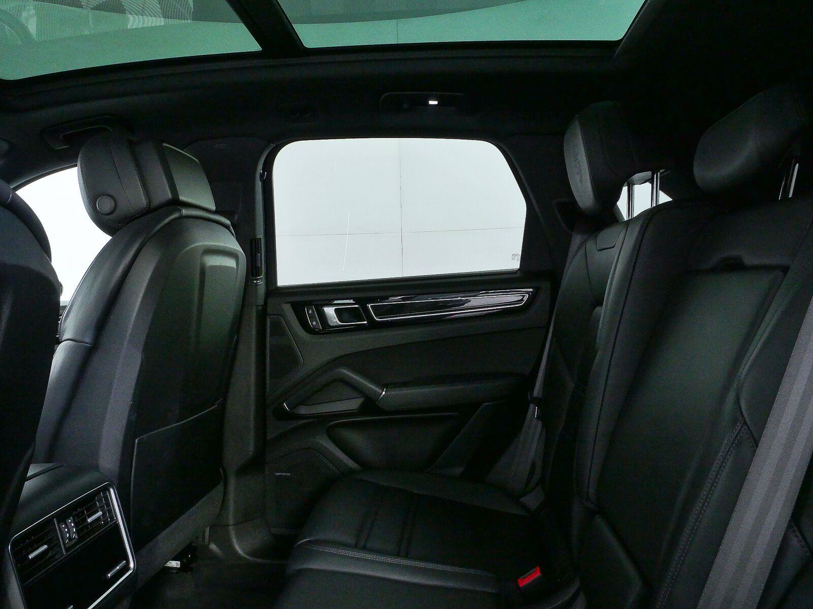 Certified 2022 Porsche Cayenne S Platinum AWD/4WD image 20