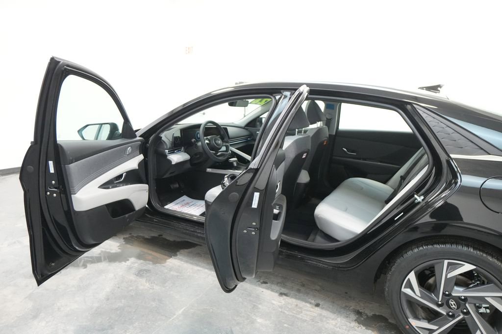 New 2026 Hyundai Elantra Limited image 22